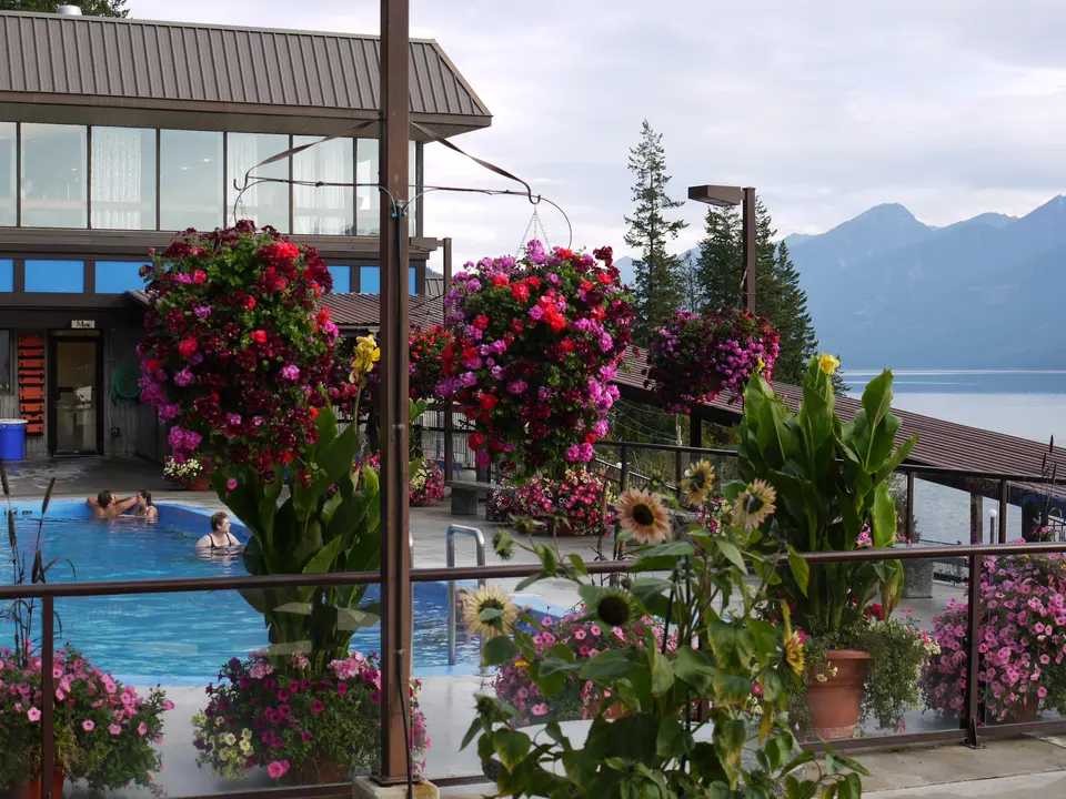 Außenbecken von Ainsworth Hot Springs am Kootenay Lake, Aufnahme von 2009