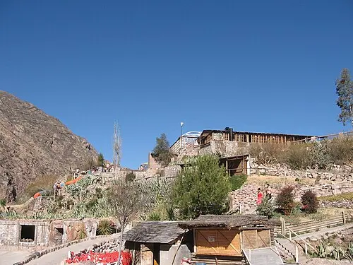Piscinas y toboganes en Termas Cacheuta, Mendoza