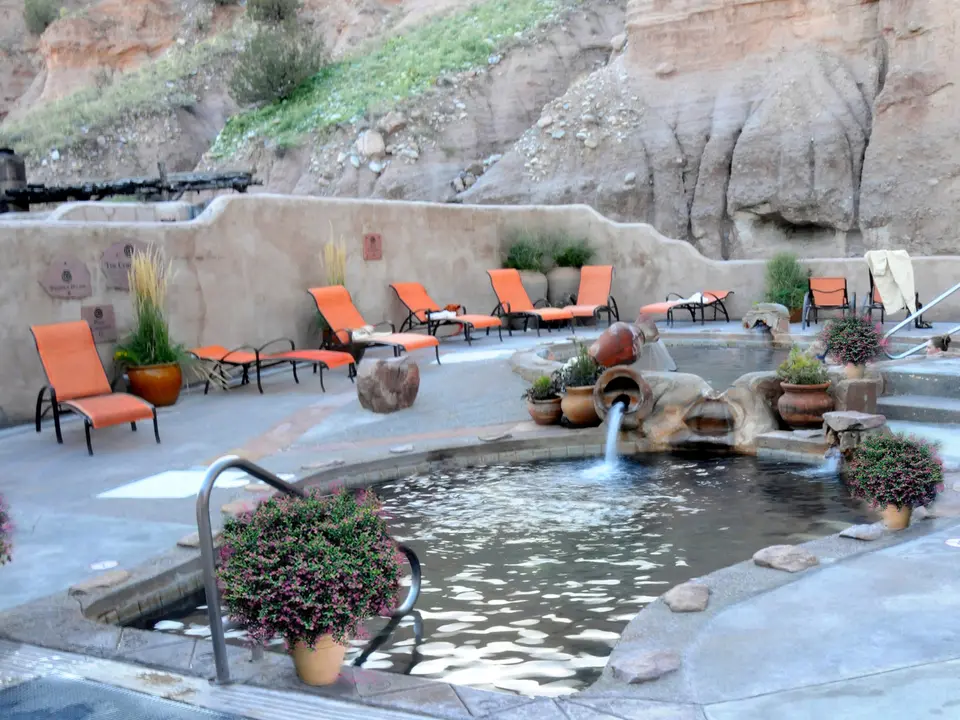 Thermalbecken in Ojo Caliente, fotografiert 2014